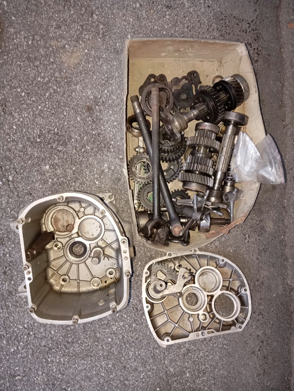 BMW Tutti i ricambio per moto: BMW R80, 2 boîtes de vitesses – Usato da Corbières venduto da loloco1