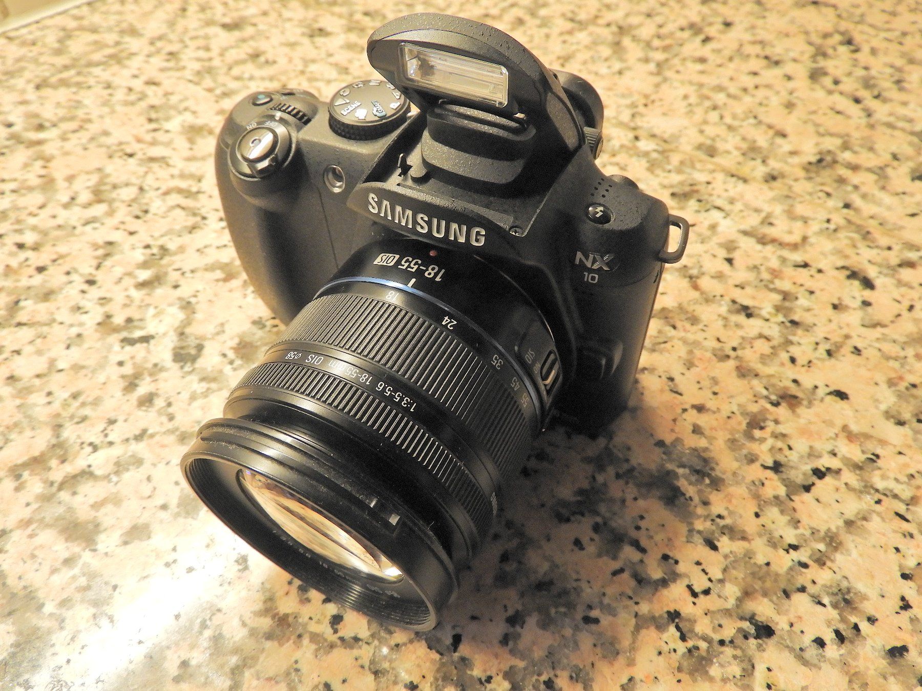 Samsung Appareil photo: SAMSUNG NX-10 – D'occasion à Eglisau par EGLISAU1960
