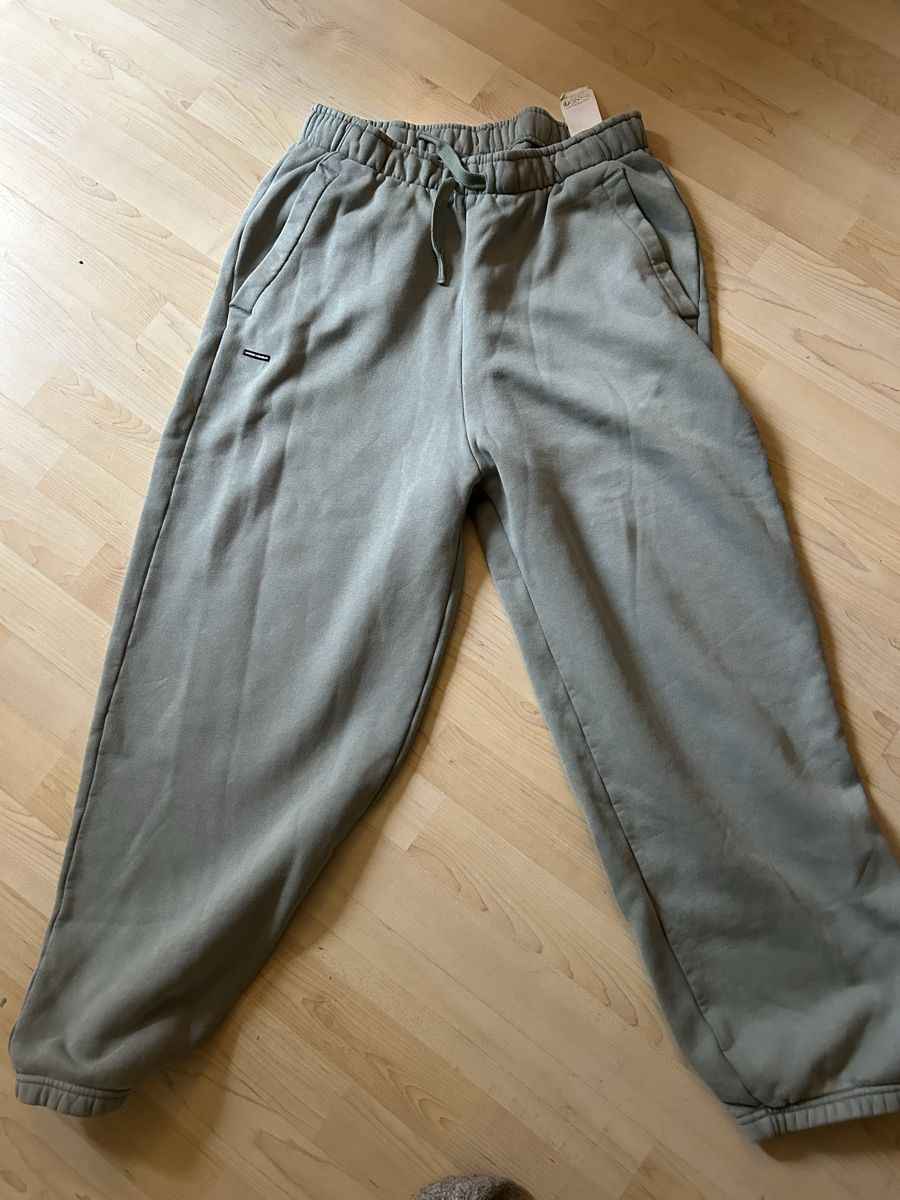 Under Armour Hosen: Under Armour Jogginghose Gr.M – Gebraucht aus Schinznach Dorf von Soba