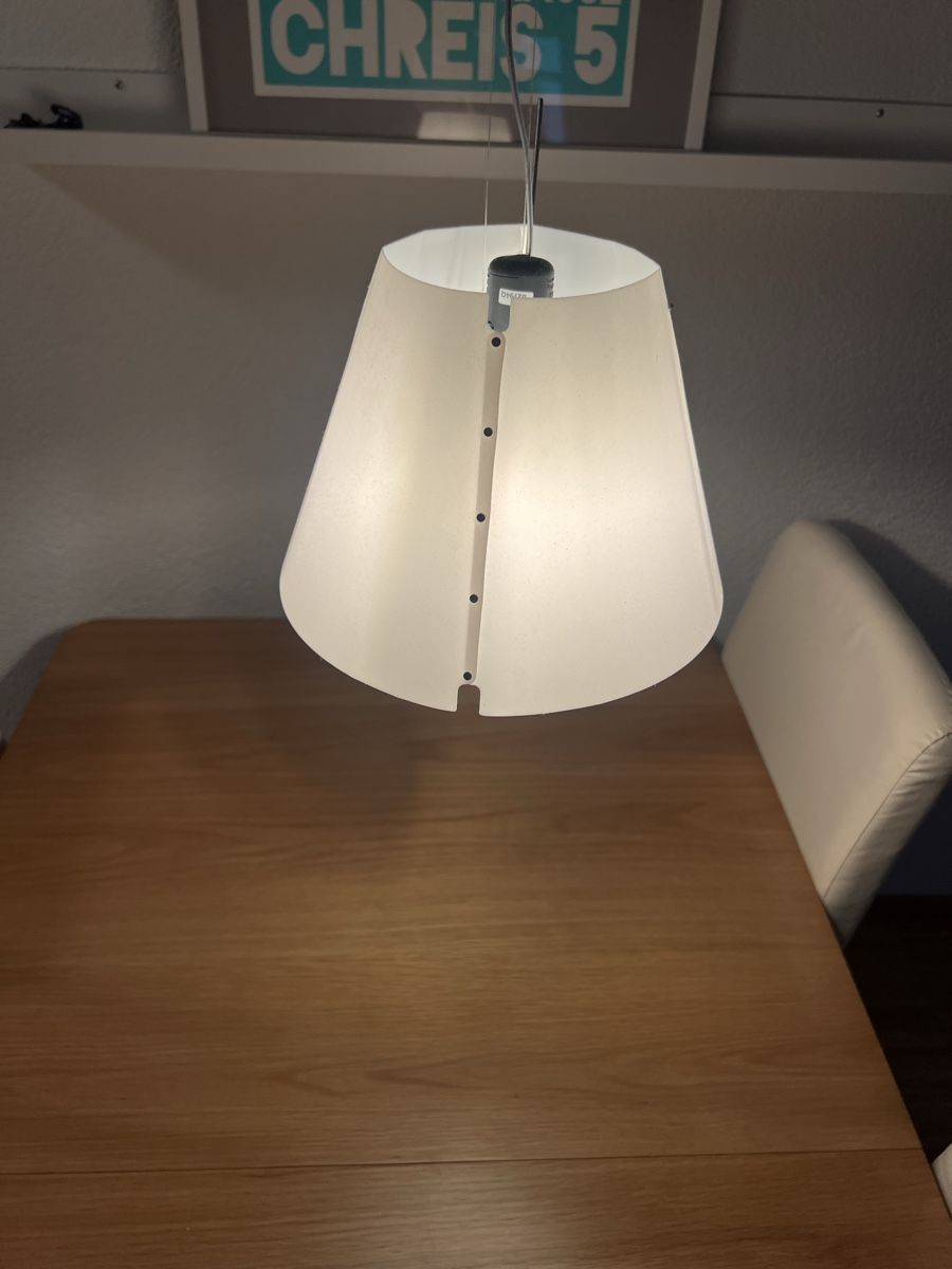 Luceplan Kronleuchter & Deckenlampen: Luceplan Pendelleuchte weiss mit Defekt am Schirm – Gebraucht aus Zürich von Zebra_20