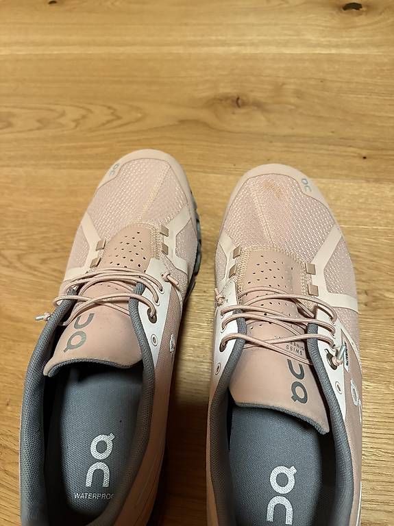 On Scarpe da donna: On Cloud Waterproof Rosa Damen Gr. 43 – Usato da Boswil venduto da lindebluetetee 1