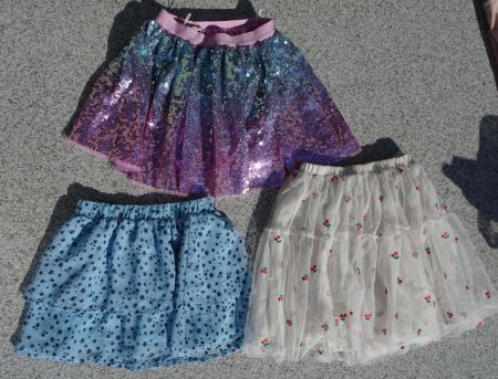 3 Röcke Pailette H&M Tüllrock Herzen weiss rosa blau 122 128