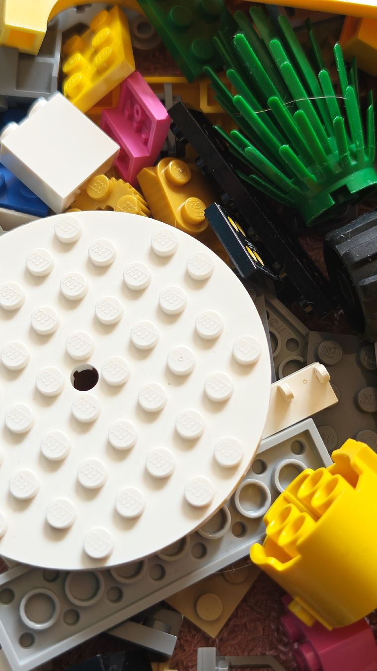 Lego Giocattoli: Lego Mix ca 1,9 Kilo – Usato da Effretikon venduto da Superkarin7 5