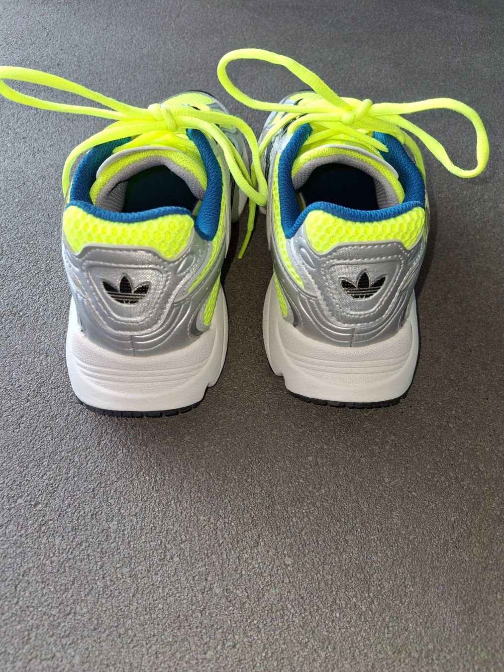 Adidas Damenschuhe: Adidas Sneaker Top Zustand – Gebraucht aus Widnau von Ms_Lefthand 3