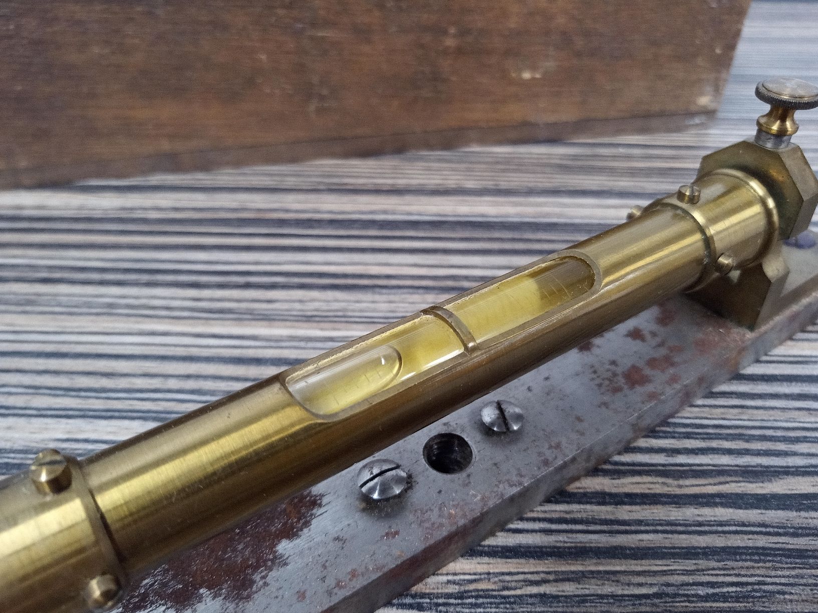 Misurare: Antike Wasserwaage aus Messing mit Holzbox – Usato da Reiden venduto da Zofi-Brocki 2