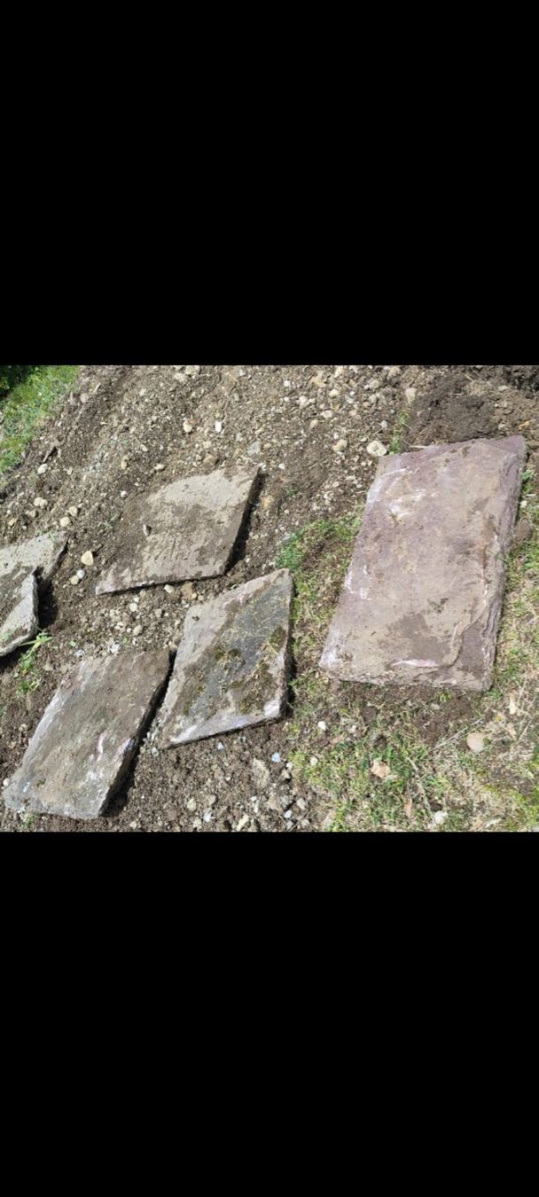 Pierres & tuiles: Gebrauchte Gartenplatten aus Stein  Farbe  Murgstein ähnlich – D'occasion à Goldingen par Jhamster