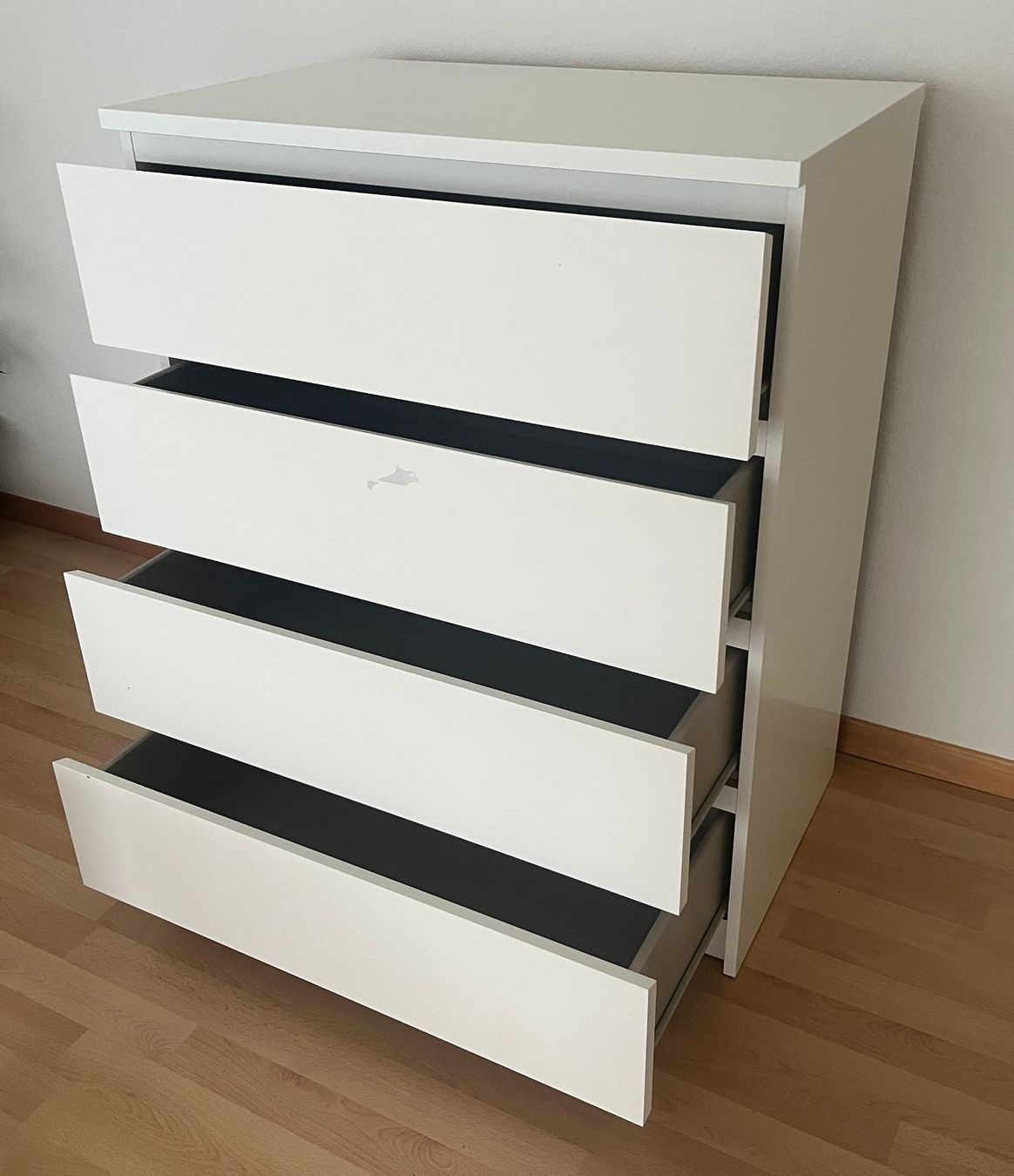 Ikea Cassettiere: IKEA MALM, Kommode 4 Schubladen weiss, 80x100cm – Usato da Zürich venduto da fbsm 6
