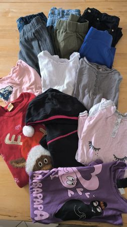 un lot de 13 habits taille 140