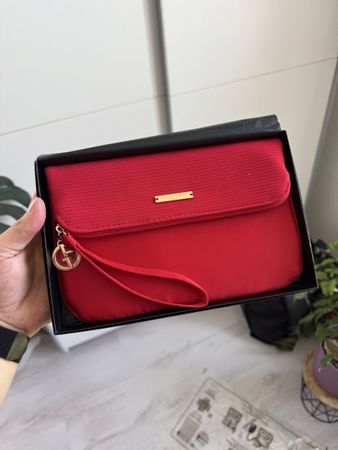 Pochette Giorgio Armani Beauty rouge 