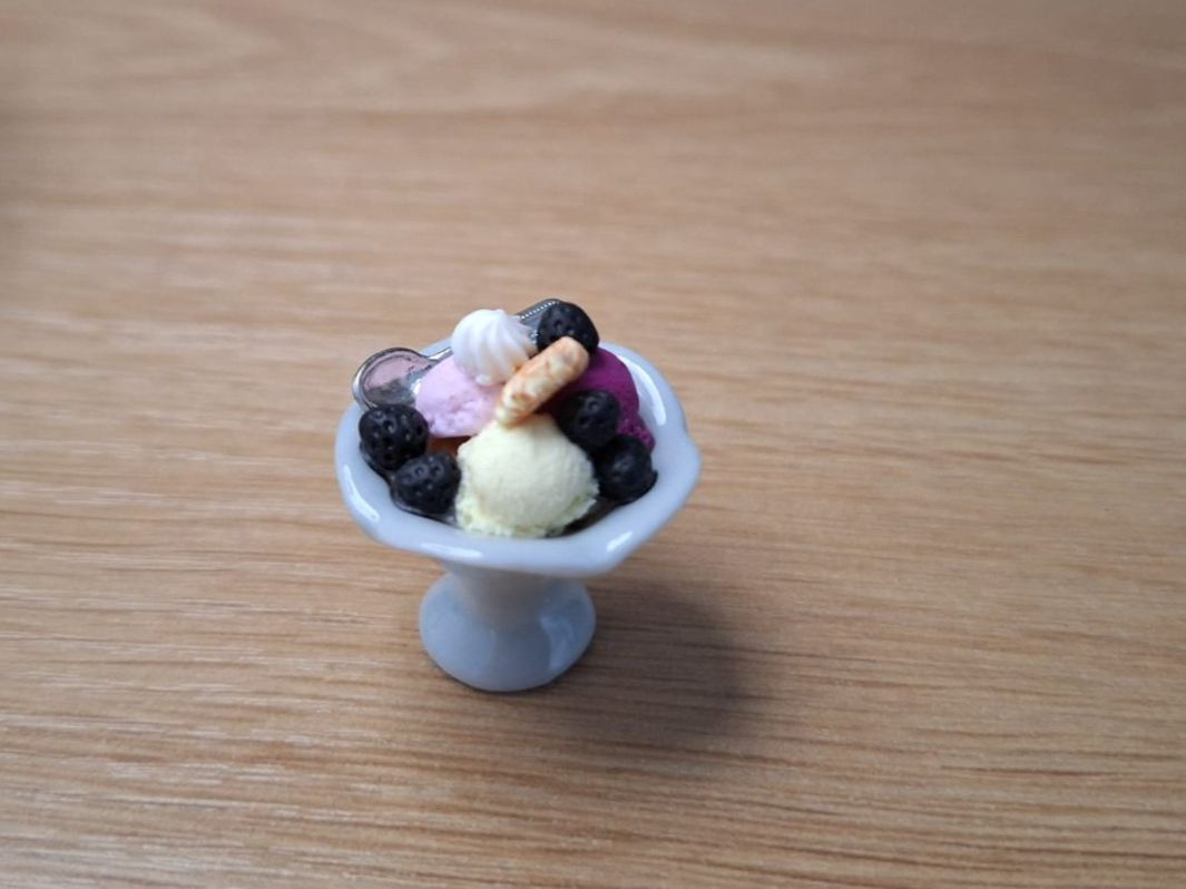 Puppenhäuser & -möbel: Handmade Coupe Eisbecher mit Brombeeren, Keramik Eisbecher – Neu (gemäss Beschreibung) aus Zürich von HandmadeTinyFood 4