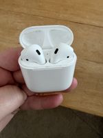 Apple AirPods mit Ladecase weiss gebrauchter Zustand