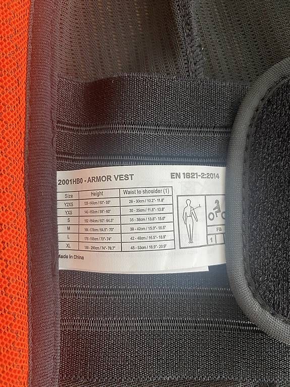 Uniformes: Schutzweste Briko Armor für Kinder – D'occasion à Basel par svetlana010 1