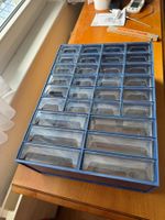 Aufbewahrungsbox mit 30 Schubladen blau/transparent