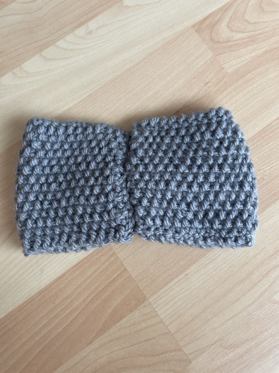 Hüte, Mützen & Caps: Gestricktes Stirnband mit Twist – Neu (gemäss Beschreibung) aus Sissach von nelimas 1