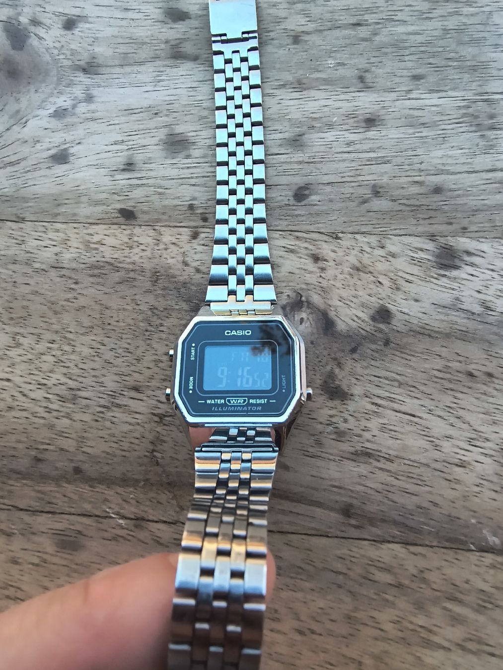 Casio Orologi: CASIO Uhr silber-schwarz – Usato da Steffisburg venduto da laali