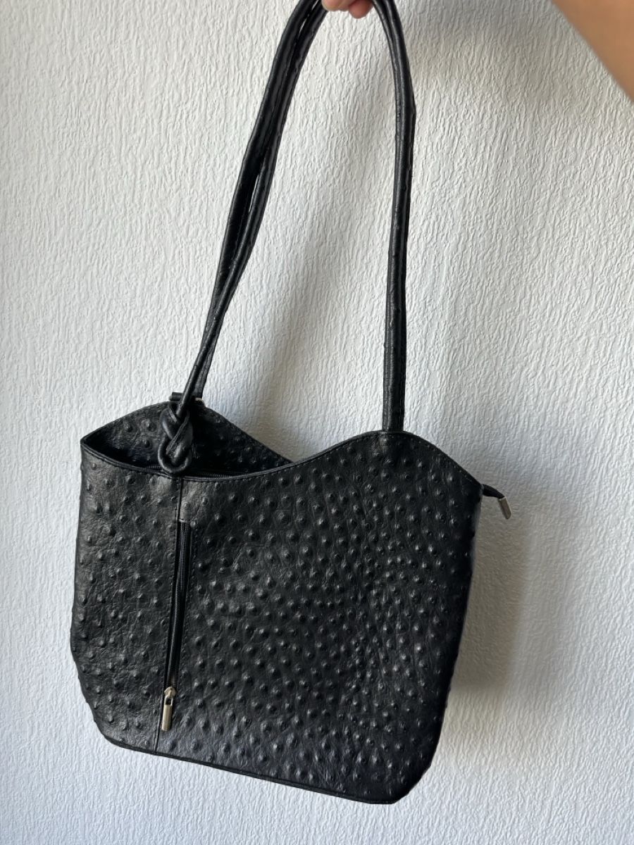 Sacs femmes: Sac à main noir en cuir à reliefs – D'occasion à Yverdon-les-Bains par Laureetlargent