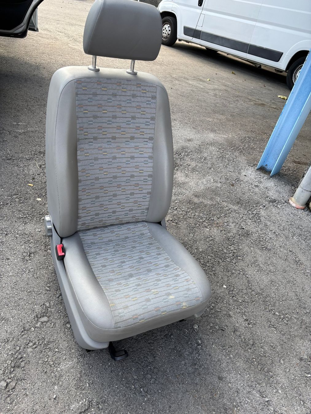 VW Tutti pezzi di ricambio auto: VW T5 Fahrer oder Beifahrersitz – Usato da Gams venduto da mir_n5kk