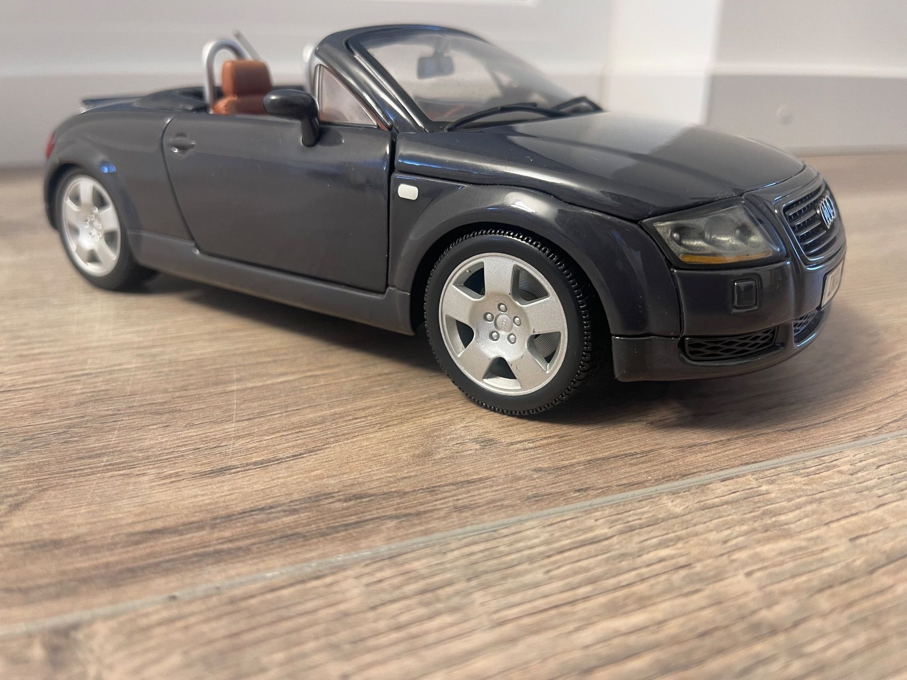 Maisto Modellini d'auto: Audi TT Roadster 1/18 – Usato da Basel venduto da mariablanka 3