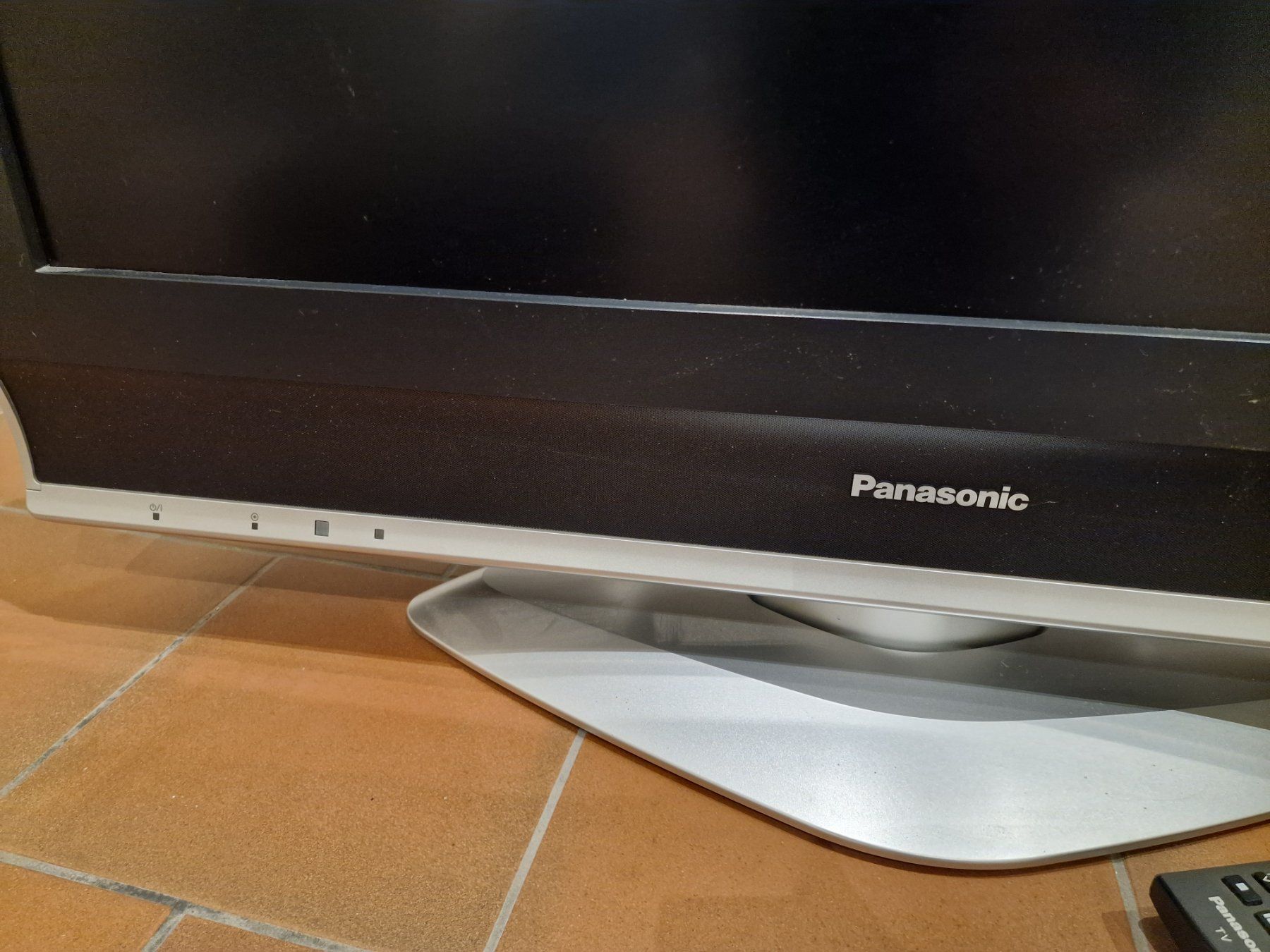 Panasonic Fernseher: Panasonic TX-D32LF72F LCD Fernseher – Defekt aus Buchrain von Sssschaller 1
