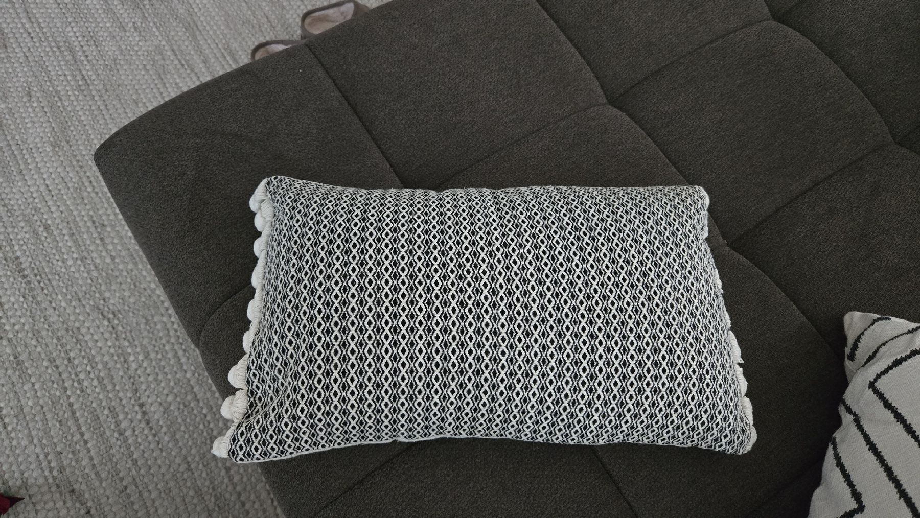 Maisons du monde Cuscini: Dekokissen 30x50 Maison du Monde – Nuovo (secondo la descrizione) da Zollikerberg venduto da Thrisha