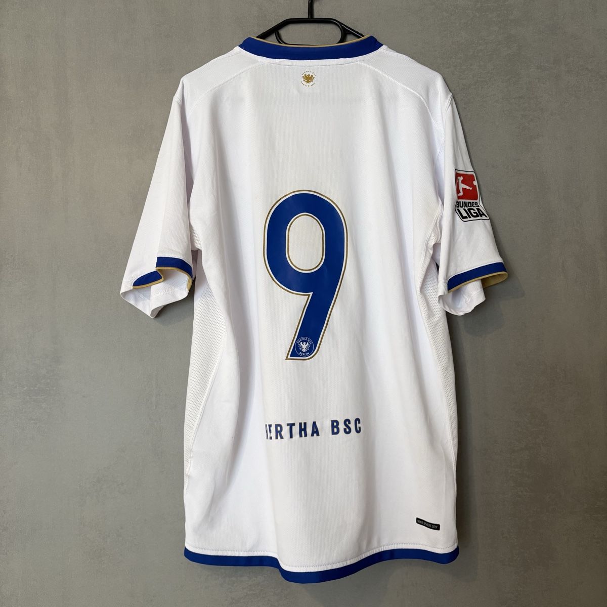 Nike Canottiere & Pantaloni: Hertha Bsc Trikot Nike Jubiläum 2006 – Usato da Winterthur venduto da LaBodega 7