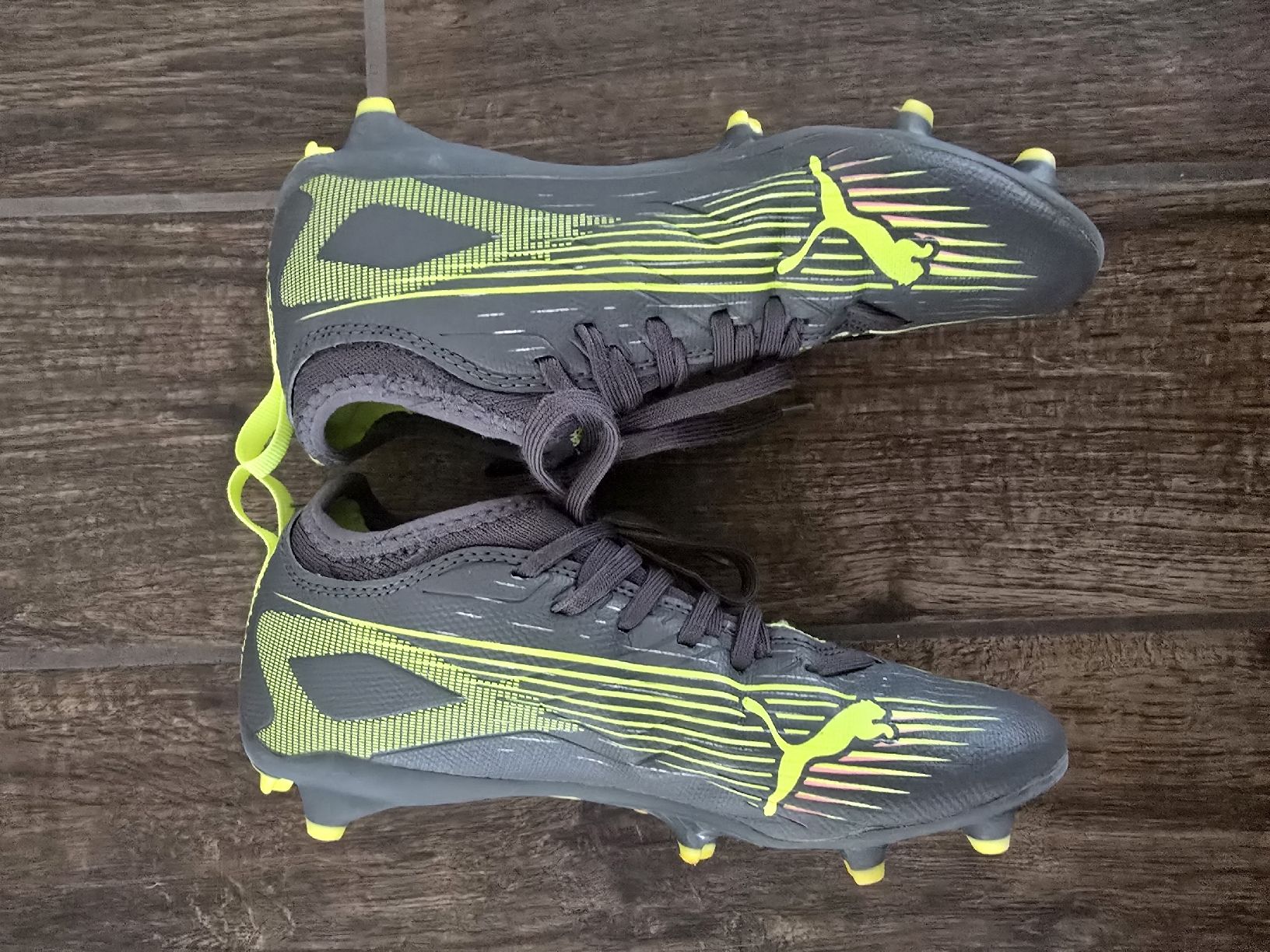 Puma Schuhe für Jungen: Fussballschuhe Gr. 35 – Gebraucht aus Wynau von mar_5v8x