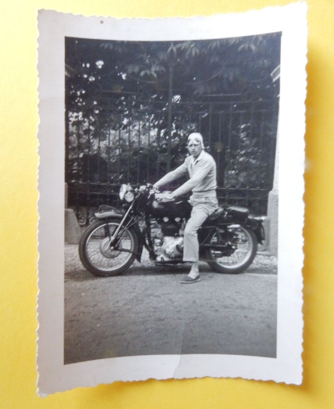 Ansichtskarten: Foto: Mann auf Motorrad - alt - – Gebraucht aus Senèdes von Framboise52