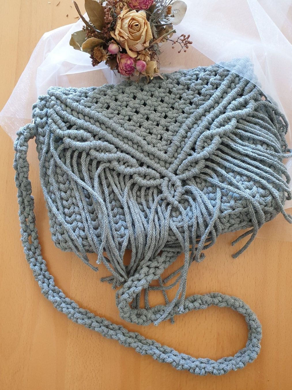 Borse da donna: Gehäkelte Makramee-Handtasche im Boho-Stil grau – Nuovo (secondo la descrizione) da Gelterkinden venduto da Macrameed