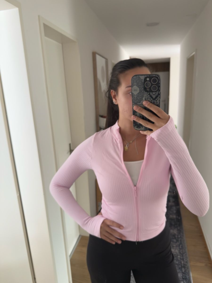 Vestes: Rosa Zipjacke AMISU – D'occasion à Niederhasli par elm_7pyv 2