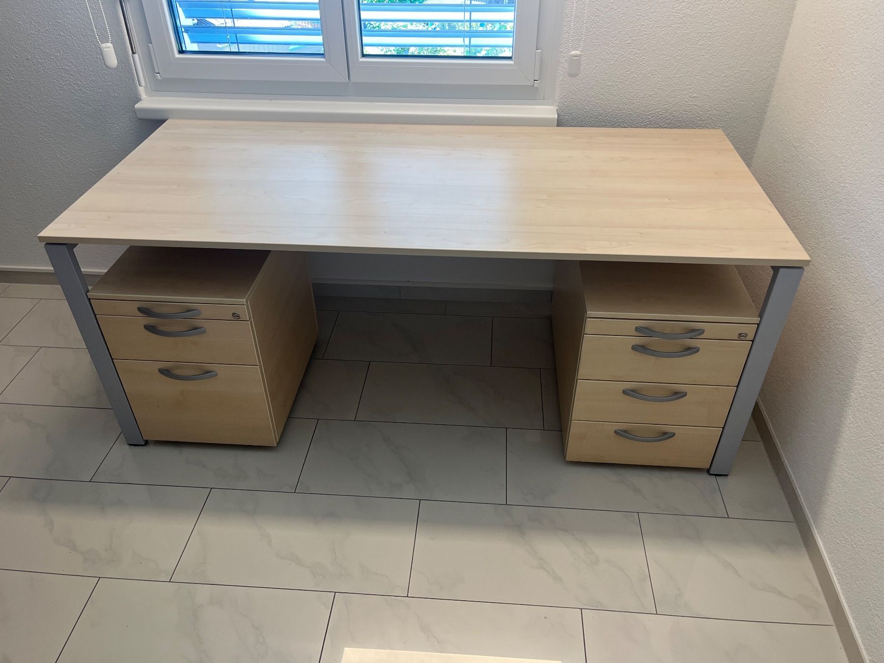 Schreibtische: Bürotisch mit zwei Rollkorpus – Gebraucht aus Volketswil von rfu_q9vz 4