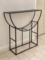 Schwarzer Konsolentisch / Metallregal – modernes Design