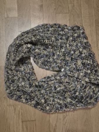 Esprit Knit Scarf - Cosy & Warm for Winter, Excellent