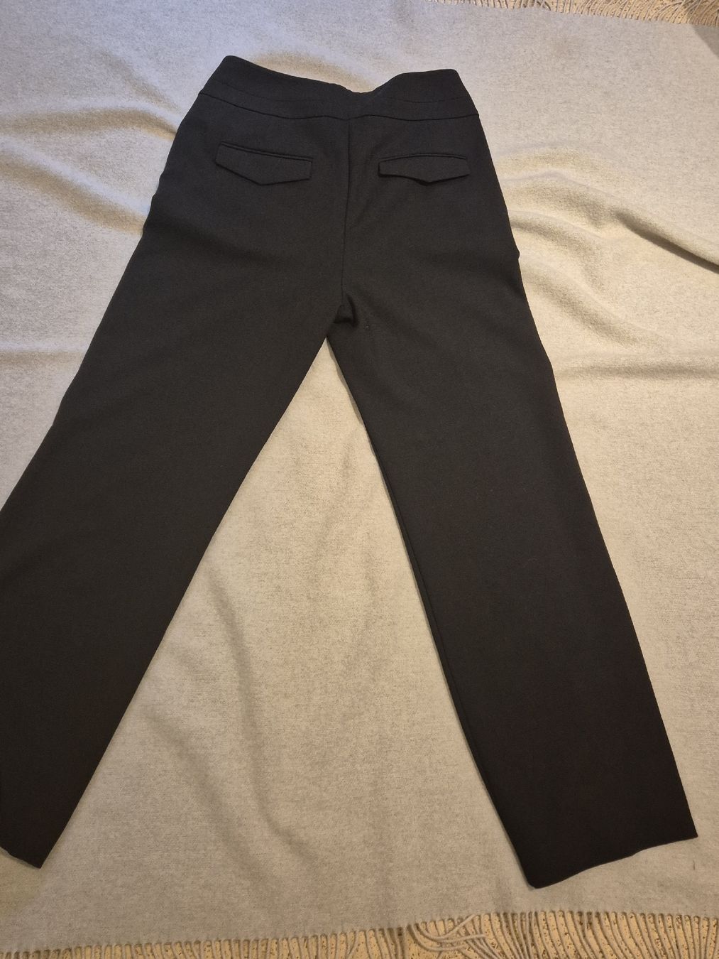 Comma Pantaloni: COMMA Hose, Gr. 40, schwarz, neuwertig – Nuovo (secondo la descrizione) da Herrliberg venduto da SELENONAUTKA 1