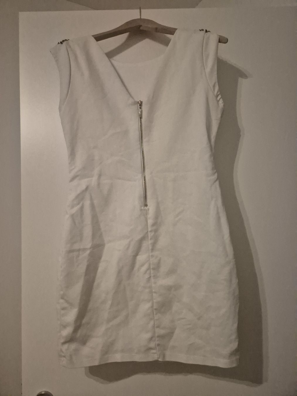 Kleider: White Mini Dress With Beads size M – Gebraucht aus Basel von and_zvv7 1