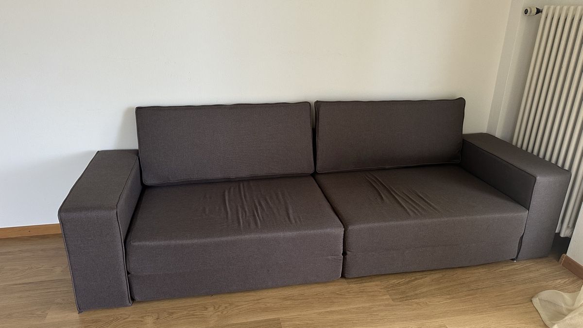 Sofas: Comfy Grey Sofa Bed – Gebraucht aus Erlenbach ZH von jil_q8dh