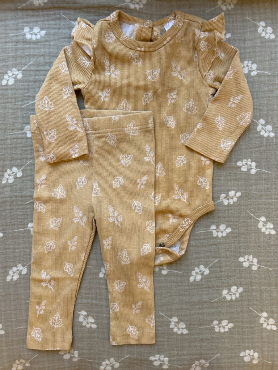 Lotti & Set di vestiti: Clicks Set Body und Hose 3-6 Monate – Usato da Basel venduto da tgrobelnik