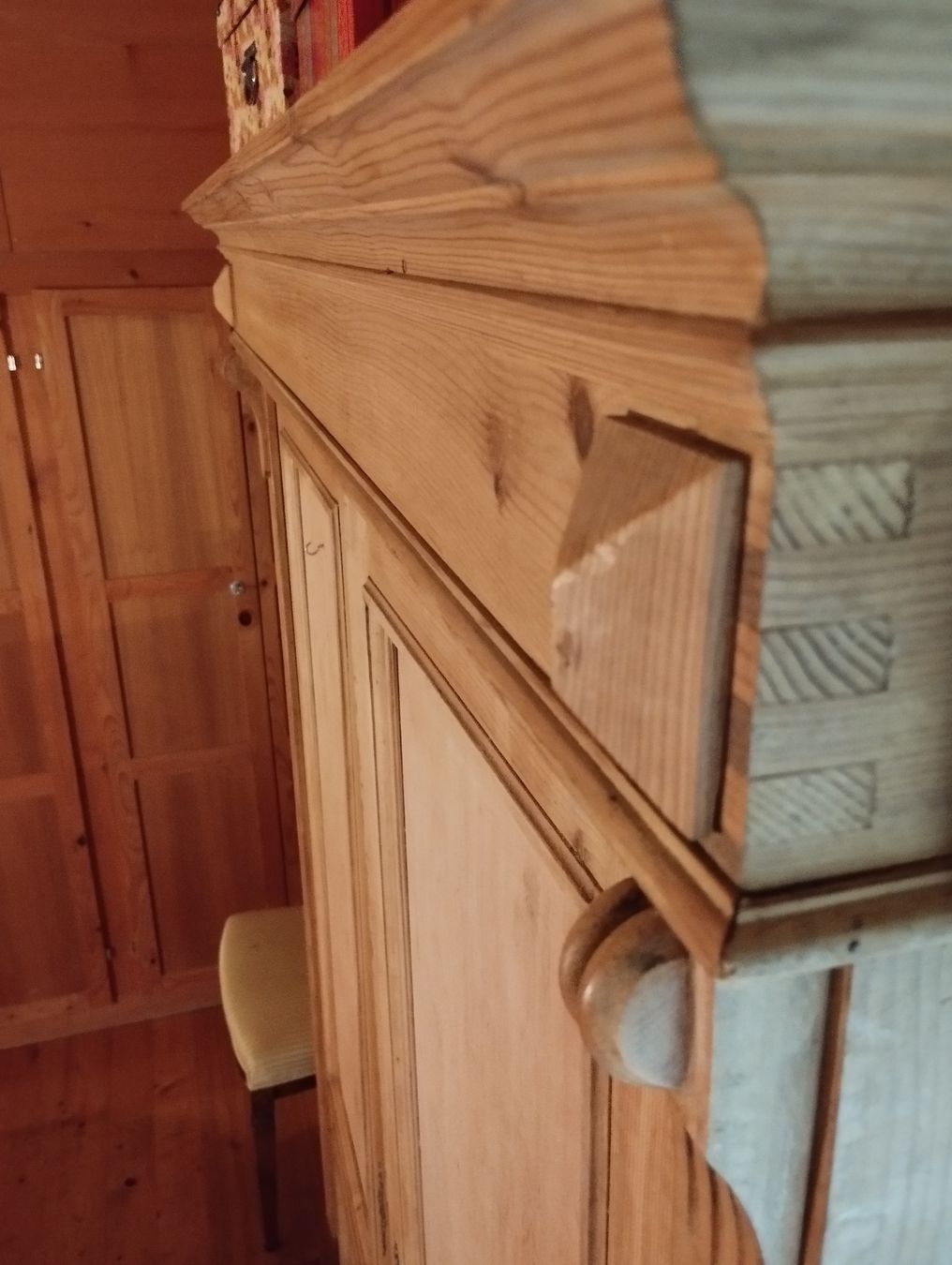 Armadi: Ancienne armoire sapin massif – Usato da Némiaz (Chamoson) venduto da Patoshi 2