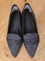 Damen Slipper schwarz Leder Grösse 38 guter Zustand