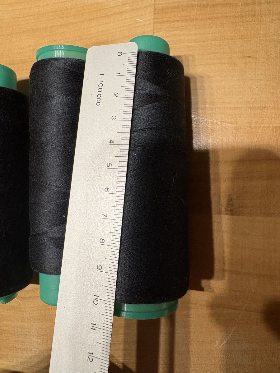 Cordicelle & Fili: Overlock Nähfaden / Polyester – Usato da Rümlang venduto da euqinom16 1