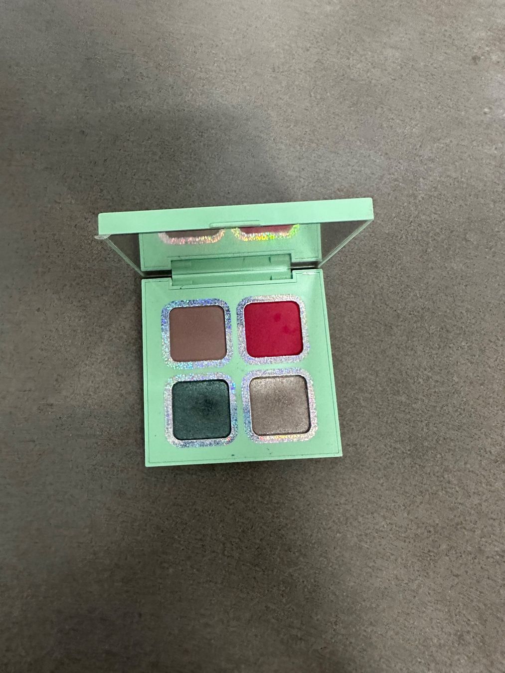Make-up: Kylie cosmetics Kourt yeux – Usato da Courgevaux venduto da missceline5 2