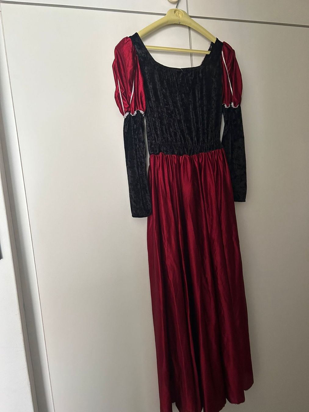 Kostüme: Vestito carnevale "ancella" tg.M – Gebraucht aus Melano von H-Sara 1
