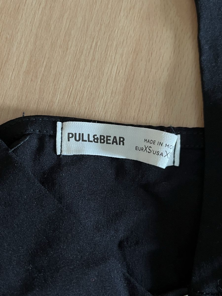Top: Partytop Vneck Grösse XS schwarz top Pull&Bear – Nuovo (secondo la descrizione) da Wolfhausen venduto da Sel86i 1