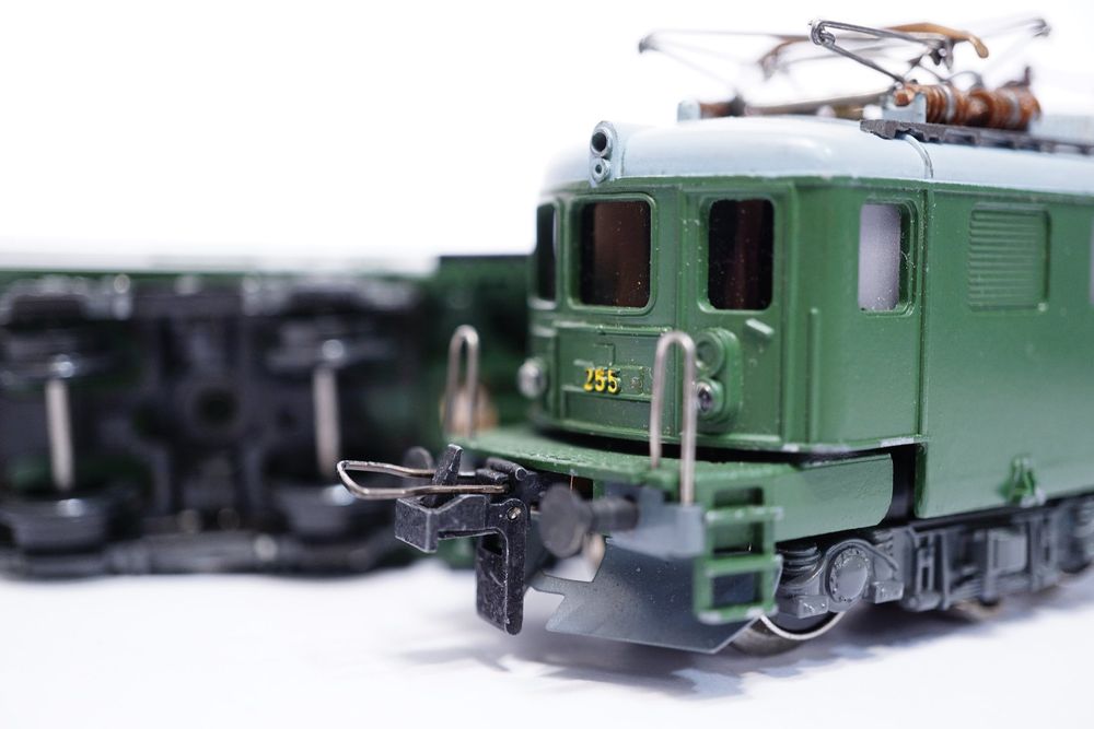 RIVAROSSI TRIX 21661 - Locomotive électrique Ae 4/4 255 du