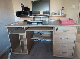 Bureau 150 x 70 cm à donner
