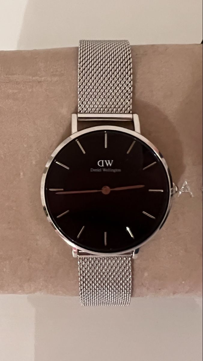 Daniel Wellington Montres: Daniel Wellington - Uhr – D'occasion à Zürich par val_5h5g