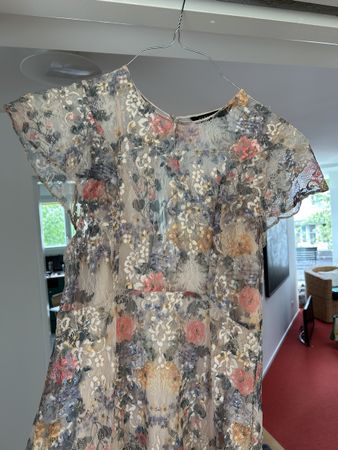 Sommerliches Spitzenkleid mit Blumenmuster, Grösse M