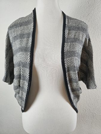 Boléro court tricoté noir et blanc, manches mi-longues
