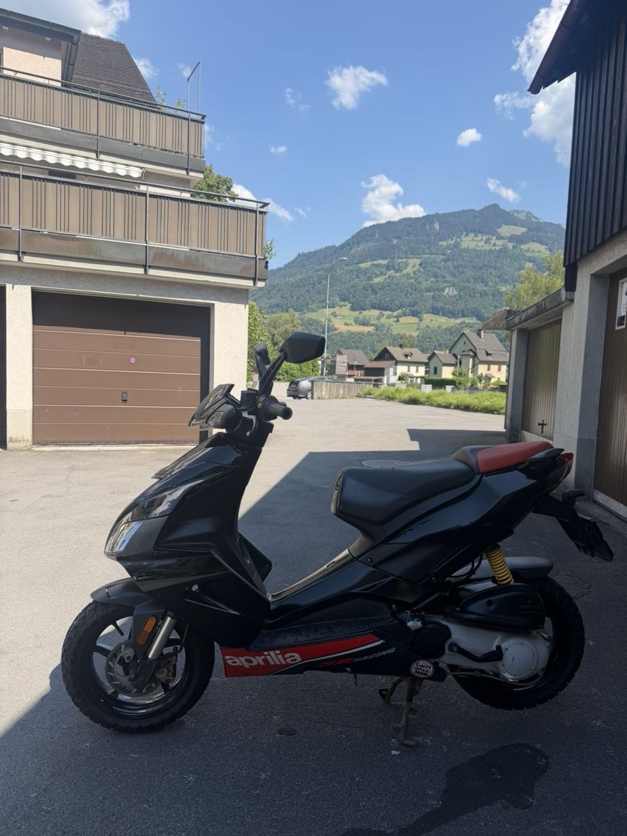 Aprilia Scooters: Aprilia SR50  – D'occasion à Schwanden GL par jm7_s5kk 1