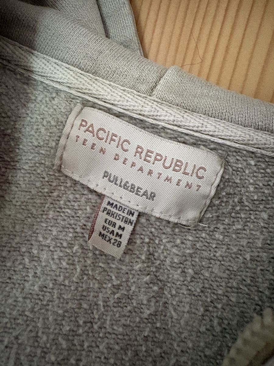 Pull&Bear Pulls & Sweat-shirts: Pullover Hoodie Size M for Spring & Summer, Good Condition – D'occasion à Grindelwald par Kikaa99 1