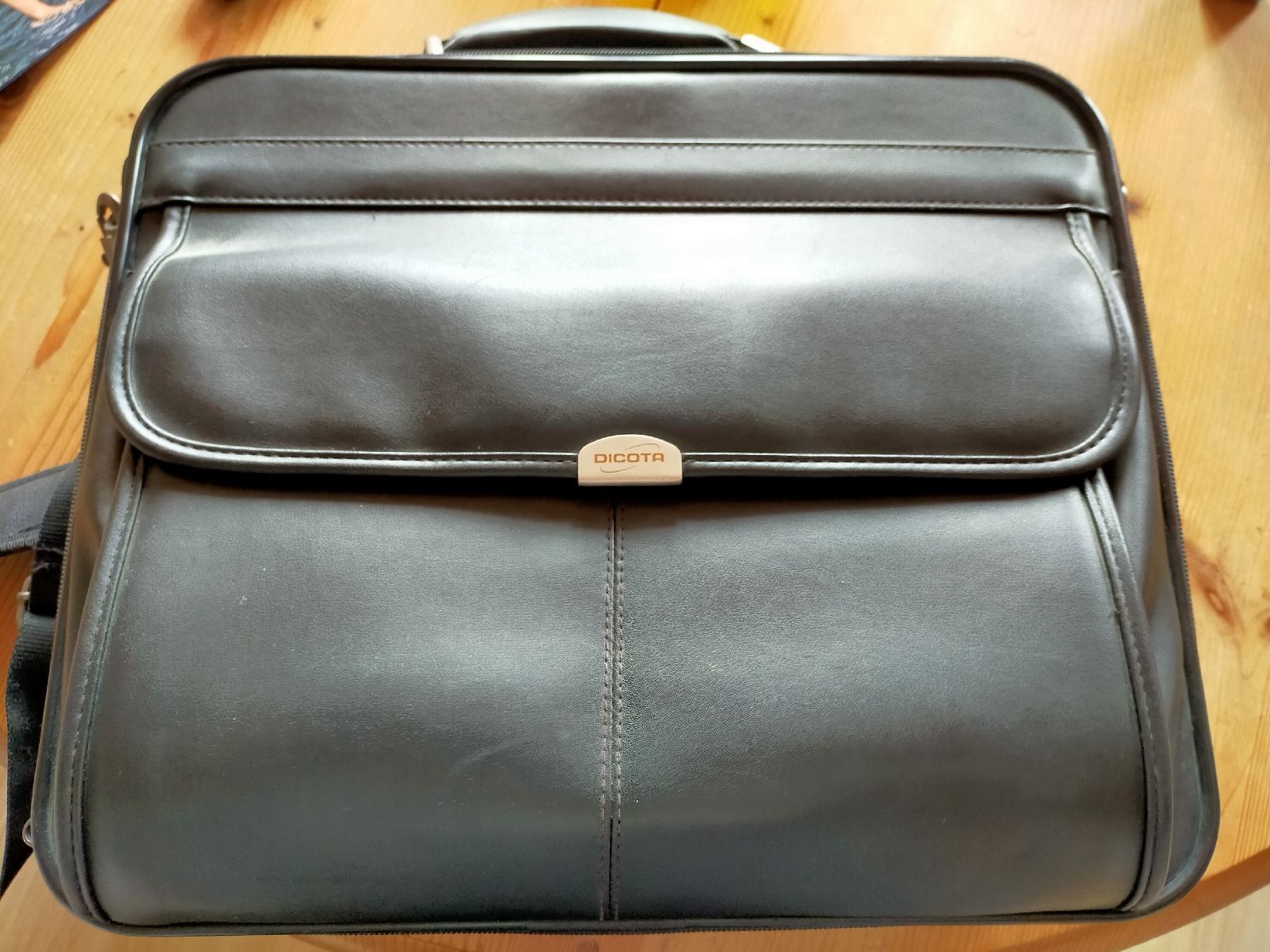 Borse: DICOTA Computer Tasche Leder – Usato da Oberhofen TG venduto da tryxta